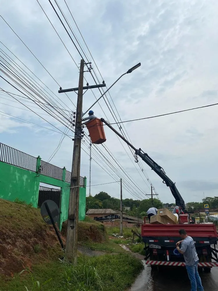 MP investiga troca de cabos da rede elétrica por alumínio após reclamações em Manaus