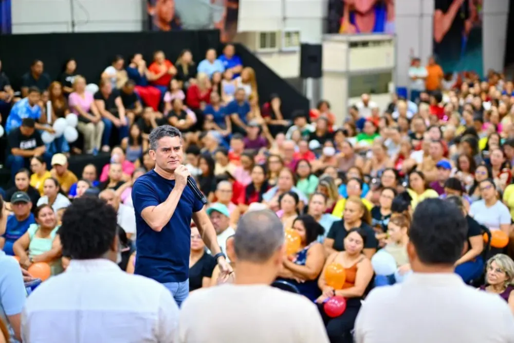 David Almeida reúne profissionais da educação para discutir propostas