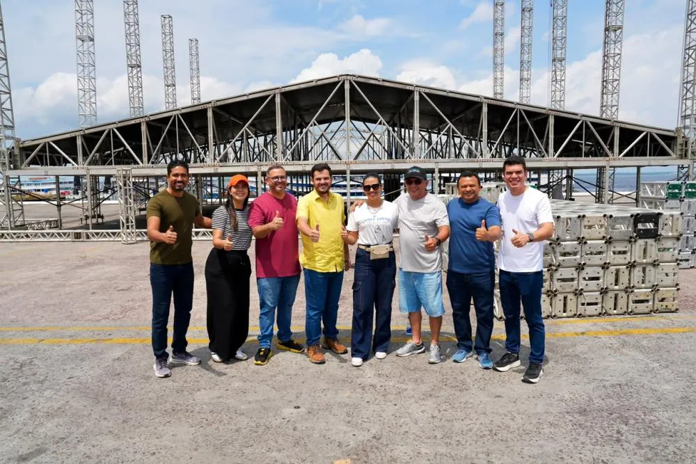 Prefeito Renato Junior vistoria montagem de palco do ‘#SouManaus Passo a Paço 2026’ . 