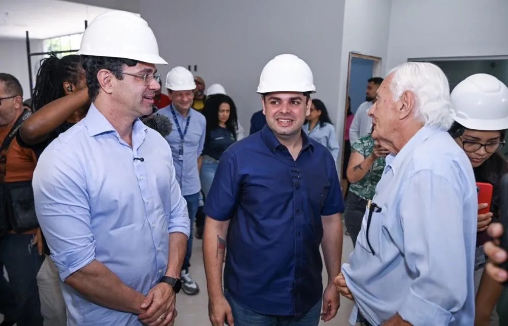 Roberto Cidade vistoria obras de revitalização em unidades de saúde de Manaus